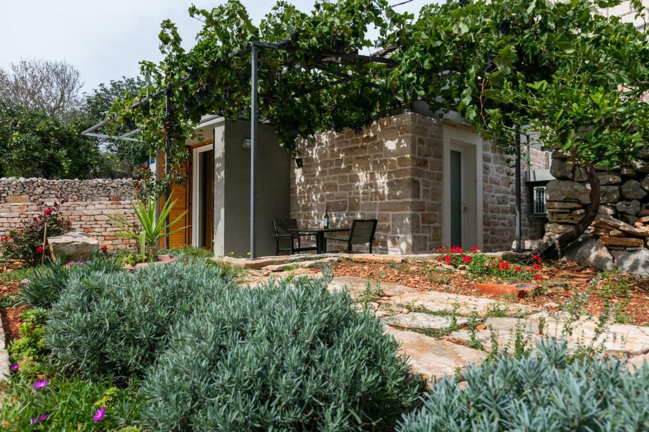 Betini Apartments - Authentic Island Escape Komiža Exterior foto