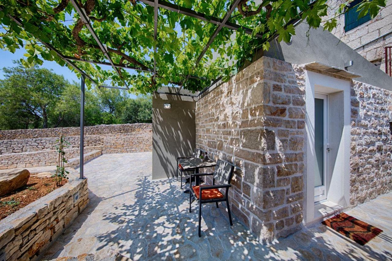 Betini Apartments - Authentic Island Escape Komiža Exterior foto